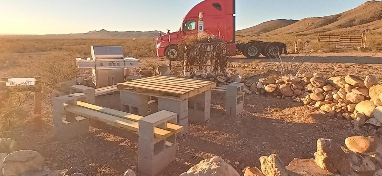 Camping At Desert Gardens Oasis At Lobo, Texas Van Horn Exterior photo
