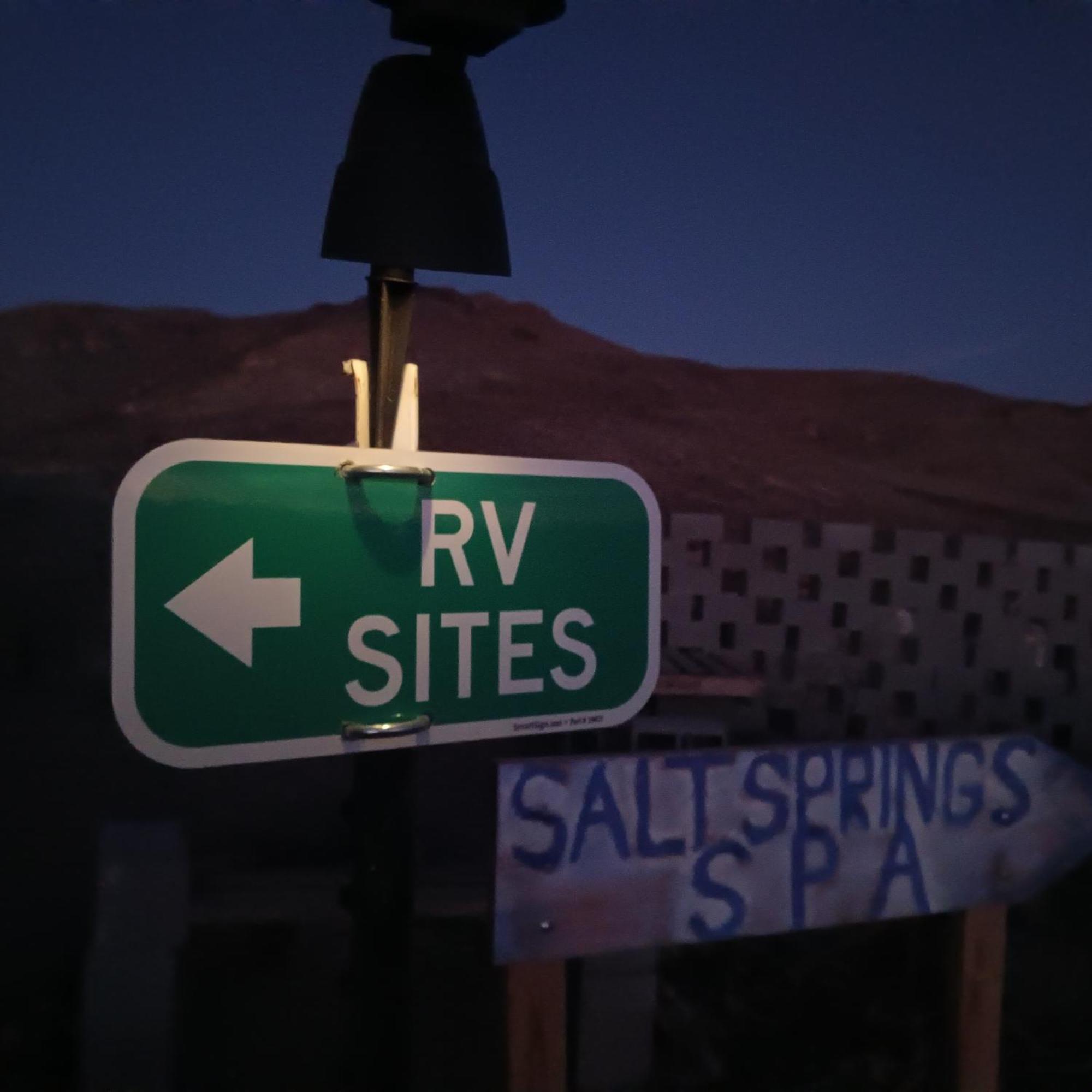Camping At Desert Gardens Oasis At Lobo, Texas Van Horn Room photo